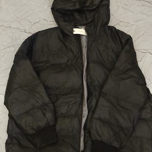 Black Hooded Puffer Jacket – Warm & Stylish Winter Wear