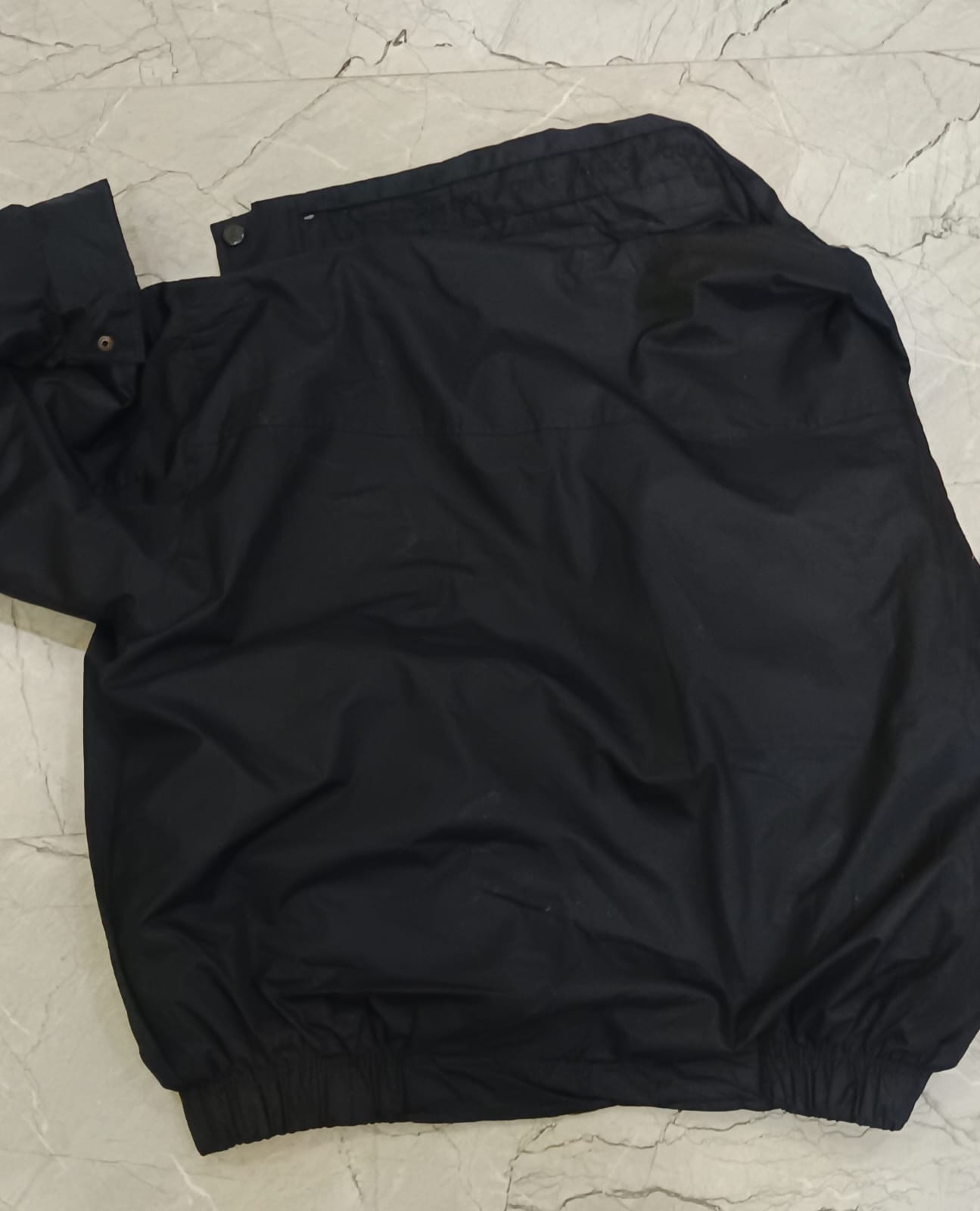 Classic Black Puffer Jacket – Lightweight & Warm - Image 2